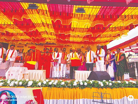 ಕಾರದಗಾ ಗ್ರಾಮದಲ್ಲಿ ಹಮ್ಮಿಕೊಂಡಿದ್ದ ಕನ್ನಡ ಸಮಾವೇಶವನ್ನು ಡಾ.ಬಸವರಾಜ ಜಗಜಂಪಿ ಉದ್ಘಾಟಿಸಿದರು. ಉತ್ತಮ ಪಾಟೀಲ, ಅಣ್ಣಾಸಾಹೇಬ ಹವಲೆ, ರಾಜು ಖಿಚಡೆ ಇತರರಿದ್ದರು.