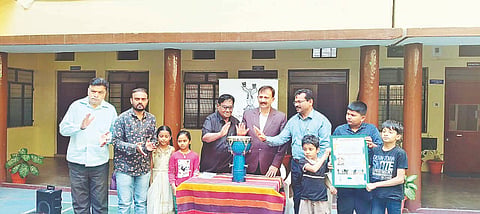 ರಂಗಾಂತರಂಗ ಮೈಸೂರು ವತಿಯಿಂದ ನಗರದಲ್ಲಿ ಭಾನುವಾರ ಆಯೋಜಿಸಿದ್ದ ಮಕ್ಕಳ ರಂಗಭೂಮಿ ಕಾರ್ಯಾಗಾರವನ್ನು ಸುಬ್ರಹ್ಮಣ್ಯ ಉದ್ಘಾಟಿಸಿದರು. ರಾಜಶೇಖರ ಕದಂಬ,  ವೆಂಕಟೇಶ್, ಕೀರ್ತಿರಾಜ್, ಕಲಾವಿದ ವೆಂಕಟೇಶ್ ಇದ್ದರು.