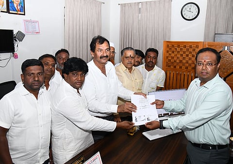 ಪಾಲಿಕೆ ಆಡಳಿತಾಧಿಕಾರಿ ಭೇಟಿಯಾದ ಕೆಪಿಸಿಸಿ ವಕ್ತಾರ ಎಂ.ಲಕ್ಷ್ಮಣ್ 
