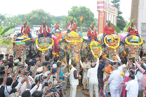  ಅರಮನೆ ಅಂಗಳ ಪ್ರವೇಶಿಸಿದ ಗಜಪಡೆ