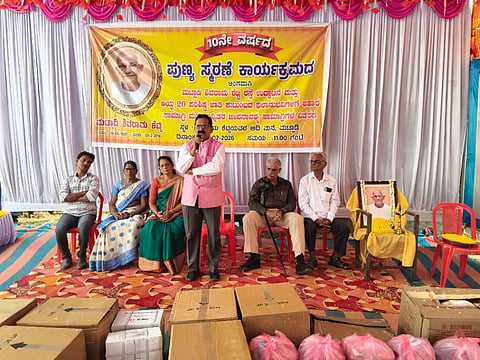 ಬ್ರಹ್ಮಾವರ ಮಟಪಾಡಿಯ ನಿವೃತ್ತ ಶಿಕ್ಷಕ ದಿ.ಶಿವರಾಮ ಶೆಟ್ಟಿ ಸ್ಮರಣಾರ್ಥ ಮಂಗಳವಾರ ಮಗಬಸ್ರೂರು ರಾಜೀವ ಶೆಟ್ಟಿ ಮತ್ತು ಕುಟುಂಭಿಕರು ಕೊರಗ ಕಾಲೋನಿಯ ಜನರಿಗೆ ನೆರವು ನೀಡುವ ಕಾರ್ಯಕ್ರಮ ನಡೆಯಿತು.