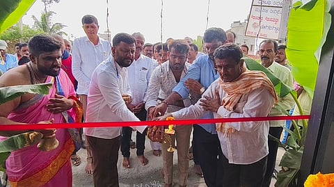  ಹಾಸನ ತಾಲೂಕಿನ ಯಡಿಯೂರು ಗ್ರಾಮದಲ್ಲಿ ಶುದ್ಧ ಕುಡಿಯುವ ನೀರಿನ ಘಟಕವನ್ನು ಶಾಸಕ ಸ್ವರೂಪ್ ಪ್ರಕಾಶ್ ಇತ್ತೀಚೆಗೆ ಉದ್ಘಾಟಿಸಿದರು. 
