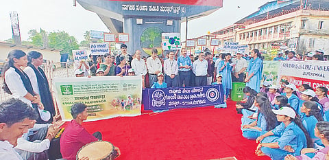  ಸ್ವಚ್ಛತಾ ಪಕ್ವಾಡದ ಅಂಗವಾಗಿ ಸುರತ್ಕಲ್‌ನಲ್ಲಿ ಸ್ವಚ್ಛತಾ ಜಾಥಾ ಮತ್ತು ಬೀದಿ ನಾಟಕ ಕಾರ್ಯಕ್ರಮ ನಡೆಯಿತು. ಎಂ.ಆರ್.ಪಿ.ಎಲ್ ಸಂಸ್ಥೆಯ ಸಿ.ಎಸ್.ವಿಭಾಗದ ಜನರಲ್ ಮ್ಯಾನೇಜರ್ ಮಂದಾರ ವಿ ಕಾಲೆ, ಕೇಶವ ಪಾಟಾಳಿ, ಕಾಲೇಜು ಪ್ರಾಂಶುಪಾಲೆ ಲಕ್ಷ್ಮೀ ಮೊದಲಾದವರಿದ್ದರು.