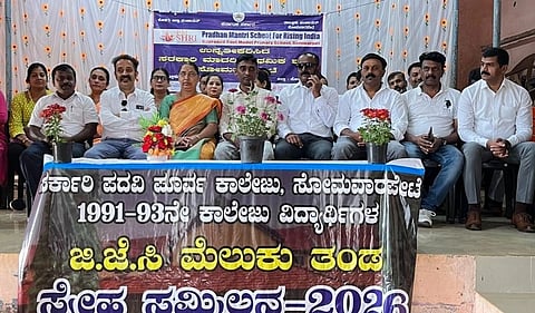 ಸೋಮವಾರಪೇಟೆ ಸರ್ಕಾರಿ ಪದವಿ ಪೂರ್ವ ಕಾಲೇಜು ಮತ್ತು ಪಿಎಂಶ್ರೀ ಸರ್ಕಾರಿ ಶಾಲೆಗೆ ಜಿಜೆಸಿ ಸ್ನೇಹಿತರ ಬಳಗದಿಂದ ಸಿ.ಸಿ. ಕ್ಯಾಮರಾಗಳನ್ನು ಅಳವಡಿಸಿಕೊಡಲಾಯಿತು. ಬೆಳ್ಳಿಯಪ್ಪ, ದಿನೇಶ್, ಯಶೋದಾ ಇದ್ದರು.