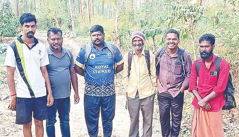 ವಿರಾಜಪೇಟೆ ತಾಲೂಕಿನ ಸಿದ್ದಾಪುರ ಗ್ರಾಮ ಪಂಚಾಯಿತಿ ವ್ಯಾಪ್ತಿಯ ಕರಡಿಗೋಡು ಗ್ರಾಮದಲ್ಲಿ ಕಾಡುಕೋಣ ಹಾಗೂ ಕಾಡಾನೆಗಳ ಹಾವಳಿ ಹೆಚ್ಚಾಗಿರುವುದು ಗ್ರಾಮಸ್ಥರು ಮತ್ತು ಕಾಫಿ ತೋಟ ಕಾರ್ಮಿಕರಲ್ಲಿ ತೀವ್ರ ಆತಂಕ ಮೂಡಿಸಿದೆ. 