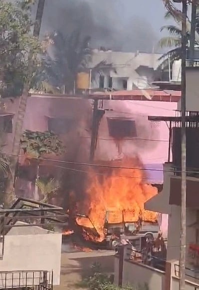 ಹೊತ್ತಿ ಉರಿದ ಓಮ್ನಿ ಕಾರು