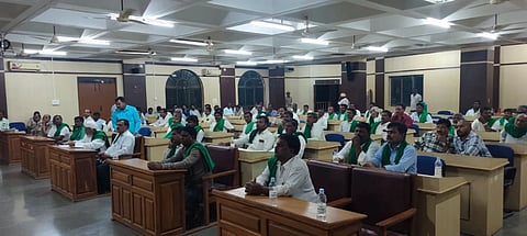 MLA's, Meeting, 