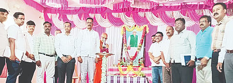 ಸಂಡೂರು ತಾಲೂಕು ಕಚೇರಿ ಸಭಾಂಗಣದಲ್ಲಿ ಹಸಿರು ಕ್ರಾಂತಿಯ ಹರಿಕಾರ ಡಾ.ಬಾಬು ಜಗಜೀವನರಾಮ್ ಜಯಂತಿ ಆಚರಿಸಲಾಯಿತು. 