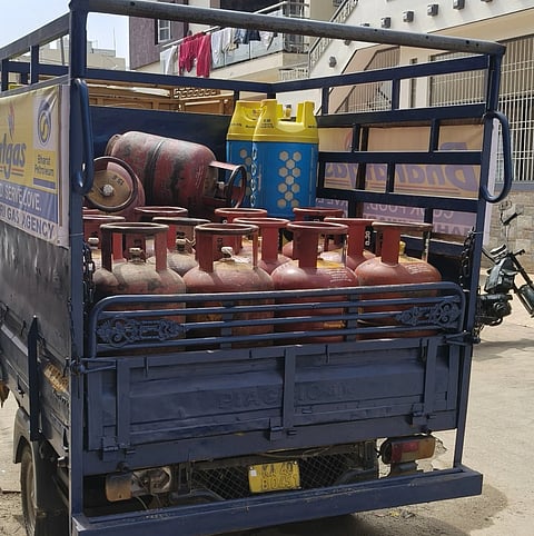 ಅಡುಗೆ ಅನಿಲ ಸಿಲಿಂಡರ್‌ 