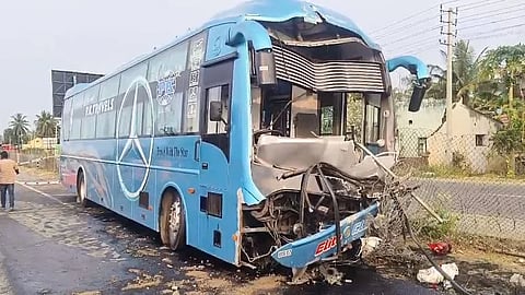 ಜಖಂಗೊಂಡ ಖಾಸಗಿ ಬಸ್