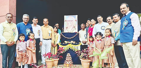 ನಂಜನಗೂಡು ತಾಲೂಕಿನ ಸುತ್ತೂರು ಗ್ರಾಮದ ಜೆಎಸ್‌ಎಸ್ ವಸತಿ ಶಾಲೆಯ ವಿದ್ಯಾರ್ಥಿ ಸಂಘವನ್ನು ನೂಪುರ ನೃತ್ಯ ಶಾಲೆಯ ನಿರ್ದೇಶಕ ನಾಟ್ಯಾಚಾರ್ಯ ಪ್ರೊ.ಕೆ. ರಾಮಮೂರ್ತಿರಾವ್ ಶನಿವಾರ ಉದ್ಘಾಟಿಸಿದರು.