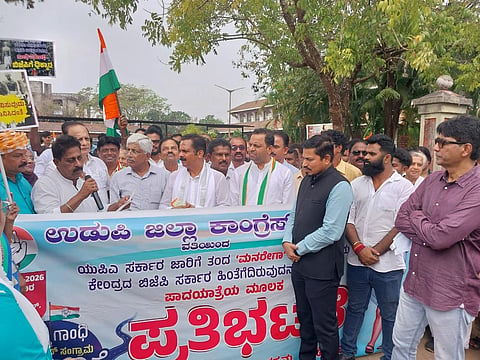 ಜಿಲ್ಲಾ ಕಾಂಗ್ರೆಸ್ ವತಿಯಿಂದ ಪ್ರತಿಭಟನೆ ನಡೆಯಿತು. 