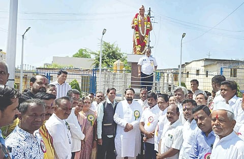 ಅಥಣಿ ಪಟ್ಟಣದಲ್ಲಿ ಡಾ.ಬಾಬು ಜಗಜೀವನರಾಮ್ ಜಯಂತಿ ಆಚರಿಸಲಾಯಿತು. ಶಾಸಕ ಲಕ್ಷ್ಮಣ ಸವದಿ, ಸಿದರಾಯ ಭೋಸಗಿ, ಶಿವಲೀಲಾ ಬುಟಾಳೆ, ಭುವನೇಶ್ವರಿ ಯಂಕಚ್ಚಿ, ಕಲ್ಲೇಶ ಮಡ್ಡಿ ಇತರರಿದ್ದರು.