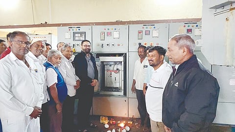 ಕೊಟಬಾಗಿ ಏತ ನೀರಾವರಿ ಯೋಜನೆಯಿಂದ ಕಾಲುವೆಗೆ ನೀರು ಹರಿಸುವ ಕಾರ್ಯಕ್ಕೆ ಶಾಸಕ ನಿಖಿಲ ಕತ್ತಿ ಚಾಲನೆ ನೀಡಿದರು. ಸತ್ಯಪ್ಪ ನಾಯಿಕ, ಶಂಕರ ಭಡಗಾಂವಿ ಇತರರಿದ್ದರು.