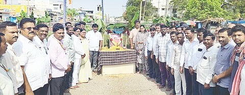 ಕೂಡ್ಲಿಗಿ ಅಂಬೇಡ್ಕರ್ ವೃತ್ತದಲ್ಲಿ ತಾಲೂಕು ಆಡಳಿತ, ಸಮಾಜ ಕಲ್ಯಾಣ ಇಲಾಖೆ ಹಾಗೂ ದಲಿತಪರ ಸಂಘಟನೆಗಳಿಂದ ಮಾಜಿ ಉಪಪ್ರಧಾನಿ ಬಾಬು ಜಗಜೀವನರಾಮ್ ಜಯಂತಿ ಆಚರಿಸಲಾಯಿತು. 