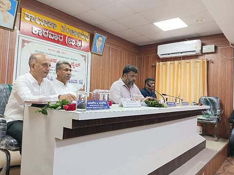 ಸತೀಶ ಸೈಲ್‌ ಕಾರವಾರದಲ್ಲಿ ಕೆಡಿಪಿ ಸಭೆ ನಡೆಸಿದರು. 