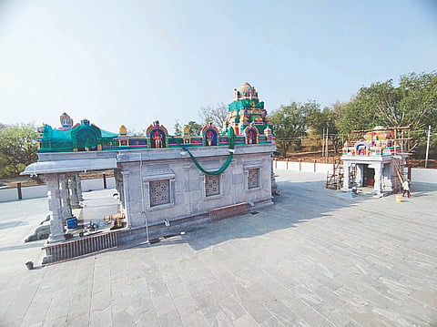 ನೂತನವಾಗಿ ಪುನರ್ ನಿರ್ಮಿಸಿರುವ ವರಕೋಡು ಶ್ರೀ ಬೀರೇಶ್ವರಸ್ವಾಮಿ ದೇವಾಲಯ.
