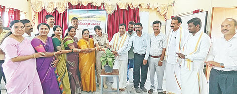 ಗುಂಡ್ಲುಪೇಟೆ ಪಟ್ಟಣದ ಸರ್ಕಾರಿ ಪದವಿ ಕಾಲೇಜಿನಲ್ಲಿ ಆಯೋಜಿಸಿದ್ದ ವನಿತೋತ್ಸವ ಕಾರ್ಯಕ್ರಮವನ್ನು ಇಬ್ರಾಹಿಂ ಉದ್ಘಾಟಿಸಿದರು. ಮದನಕುಮಾರ್, ಲಕ್ಷ್ಮೀ, ನೇತ್ರಾವತಿ, ಜ್ಯೋತಿ ಇದ್ದರು.  