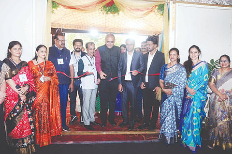 ಬಿಲ್ಡರ್ಸ್ ಅಸೋಸಿಯೇಷನ್ ಆಫ್ ಇಂಡಿಯಾ (ಬಿಎಐ)ನಿಂದ ನಗರದ ಸ್ಕೌಟ್ಸ್ ಮತ್ತು ಗೈಡ್ಸ್ ಮೈದಾನದಲ್ಲಿ ನಾಲ್ಕು ದಿನಗಳ ಕಾಲ ಆಯೋಜಿಸಿರುವ ‘ಮೈರಿಯಾಲ್ಟಿ- 2026’ ರಿಯಲ್ ಎಸ್ಟೇಟ್ ಎಕ್ಸ್‌ಪೋ ಪ್ರದರ್ಶನಕ್ಕೆ  ಚಾಲನೆ ನೀಡಲಾಯಿತು. ಕೆ.ಶ್ರೀರಾಮ್, ಅಶ್ವಿನ್ ಆರ್. ಪಾಳೇಗಾರ್,  ಕೆ.ಎಸ್.ಪ್ರಕಾಶ್,  ನಾಗರಾಜ್ ವಿ. ಬೈರಿ ಇತರರು ಇದ್ದರು.
