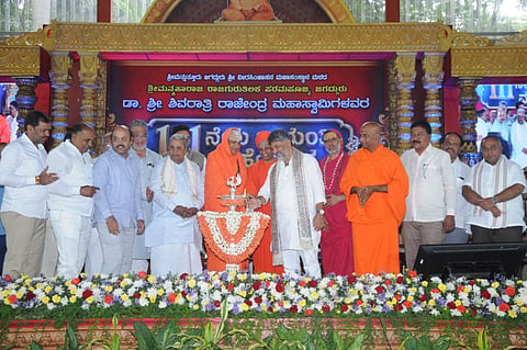 ಸುತ್ತೂರು ಮಠದಲ್ಲಿ ಆಯೋಜಿಸಿದ್ದ ರಾಜೇಂದ್ರ ಶ್ರೀ ಜಯಂತಿಯನ್ನು ಮುಖ್ಯಮಂತ್ರಿ ಡಿ.ಕೆ.ಶಿವಕುಮಾರ್ ಉದ್ಘಾಟಿಸಿದರು.