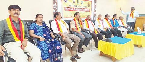 ಬ್ಯಾಡಗಿ ಕಸಾಪ ಕಾರ್ಯಾಲಯದಲ್ಲಿ ಕನ್ನಡ ಸಾಹಿತ್ಯ ಪರಿಷತ್ 112ನೇ ಸಂಸ್ಥಾಪನೆ ದಿನಾಚರಣೆ ಕಾರ್ಯಕ್ರಮ ಉದ್ದೇಶಿಸಿ ಸಾಹಿತಿ ಮಾಲತೇಶ ಚಳಗೇರಿ ಮಾತನಾಡಿದರು. ಬಿ.ಎಂ. ಜಗಾಪುರ,  ಮಾಲತೇಶ ಅರಳೀಮಟ್ಟಿ, ಆನಂದ ಮುದುಕಮ್ಮನವರ ಇತರರಿದ್ದರು.