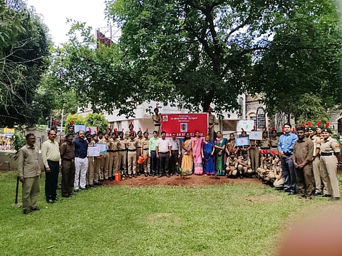 ಬೆಳಗಾವಿ ನಗರದ ಲಿಂಗರಾಜ ಕಾಲೇಜಿನಲ್ಲಿ ಶುಕ್ರವಾರ ಎನ್​ಸಿಸಿ ಟಕ ವತಿಯಿಂದ ವಿಶ್ವ ಪರಿಸರ ದಿನ ಜರುಗಿತು. ಡಾ.ಎಚ್​.ಎಸ್​.ಮೇಲಿನಮನಿ, ಡಾ.ಮಹೇಶ ಗುರನಗೌಡರ ಇತರರಿದ್ದರು.
