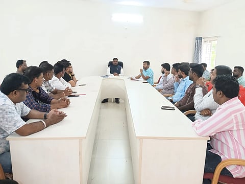 ನಗರದ ಪಾಲಿಕೆ ಸಭಾಂಗಣದಲ್ಲಿ  ಆಯುಕ್ತ ಕಾರ್ತಿಕ್ ಎಂ., ಉಪ ಆಯುಕ್ತ ಸಿದ್ದು ಹುಳ್ಳೊಳ್ಳಿ  ಅಧ್ಯಕ್ಷೆಯಲ್ಲಿ ಸಭೆ