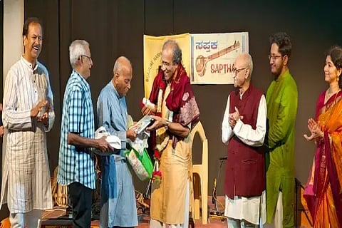 ಸಾಗರದಲ್ಲಿ ಆಯೋಜಿಸಿದ್ದ ಋತುಗಾನ-ವ್ಯಾಖ್ಯಾನ ಕಾರ್ಯಕ್ರಮದಲ್ಲಿ ಪದ್ಮಭೂಷಣ ಶತಾವಧಾನಿ ಡಾ. ಆರ್. ಗಣೇಶ್ ಅವರನ್ನು ಗೌರವಿಸಲಾಯಿತು. ಡಾ. ರವೀಂದ್ರ ಗುರುರಾಜ ಕಟೋಟಿ, ಜಿ.ಎಸ್.ಹೆಗಡೆ, ಮಾಧವ ಚಿಪ್ಪಳಿ, ಆದಿತ್ಯ ಪಲ್ಲಕ್ಕಿ, ರೇಷ್ಮಾ ಭಟ್ ಇದ್ದರು.