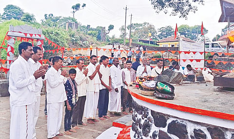 ಸೋಮವಾರಪೇಟೆ ತಾಲೂಕಿನ ಕೂತಿ ಗ್ರಾಮದಲ್ಲಿ ಸುಗ್ಗಿ ಪೂಜೆ ನಡೆಯಿತು.