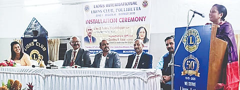 -ಪಾಲಿಬೆಟ್ಟ ಲಯನ್ಸ್ ಕ್ಲಬ್‌ನ 2026-27ನೇ ಸಾಲಿನ ನೂತನ ಪದಾಧಿಕಾರಿಗಳ ಪದಗ್ರಹಣ ಸಮಾರಂಭದಲ್ಲಿ ಲಯನ್ಸ್ ಜಿಲ್ಲಾ ಚೀಫ್ ಕೋ-ಆರ್ಡಿನೇಟರ್ ಗೀತಾ ಆರ್.ರಾವ್, ನೂತನ ಅಧ್ಯಕ್ಷ ಸದಾ ಕುಶಾಲಪ್ಪ, ಕಮ್ಯುನಿಕೇಷನ್ ಅಧ್ಯಕ್ಷ ಡಾ.ಗಣಪತಿ, ಕಾರ್ಯದರ್ಶಿ ಡಾ.ಭವಿಷ್ಯ ಕುಮಾರ್ ಇತರರು ಇದ್ದರು.