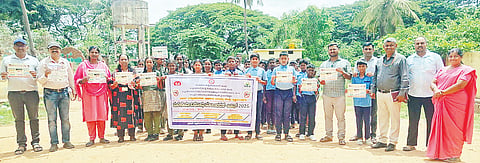 ಕೆ.ಆರ್.ಸಾಗರದ ಸಂತೆಮಾಳಲ್ಲಿರುವ  ಎಸ್ .ಕ್ಯೂ ಪ್ರಾಥಹಯೊಗದೊಂದಿಗೆ ಮಲೇರಿ ುಆಯೋಜಿಸಲಾಗಿತ್ತು.  ಟಿ.ಬಿ.ಜಯರಾಮ್ , ಚಂದನ್ , ಮಹೇಶ್, ಪುಷ್ಪಾ, ಮಹೇಶ್ ಇದ್ದರು.