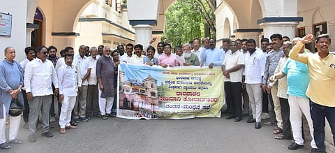 ಸ್ವಾಭಿಮಾನಿ ಹೋರಾಟಗಾರರ ವೇದಿಕೆ ಹೋರಾಟ