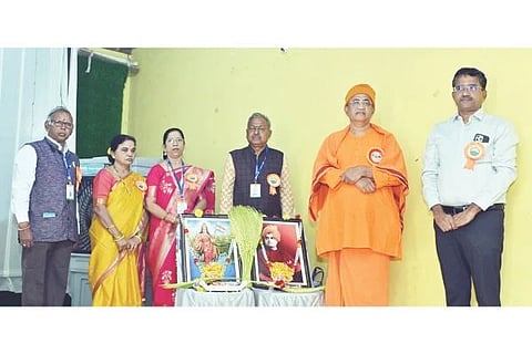 ಸಿಂಧನೂರಿನಲ್ಲಿ ಭಾರತ ವಿಕಾಸ ಪರಿಷತ್ತು ವತಿಯಿಂದ ಕರ್ನಾಟಕ ಉತ್ತರ ಪ್ರಾಂತ ಮಟ್ಟದ ಒಂದು ದಿನದ ಮಾತೃ ಶಕ್ತಿ ಸಂಗಮ ಕಾರ್ಯಕ್ರಮ ನಡೆಯಿತು. ವಿಜಯಪುರ-ಗದಗ ರಾಮಕೃಷ್ಣ ಆಶ್ರಮದ ಅಧ್ಯಕ್ಷ ನಿರ್ಭಯಾನಂದ ಸರಸ್ವತಿ ಸ್ವಾಮೀಜಿ, ಪ್ರಾಂತ ಅಧ್ಯಕ್ಷ ಎಸ್.ಎಸ್.ಹಿರೇಮಠ, ಡಾ.ಚನ್ನನಗೌಡ ಆರ್.ಪಾಟೀಲ್,  ಹೇಮಲತಾ ಇದ್ದರು. 