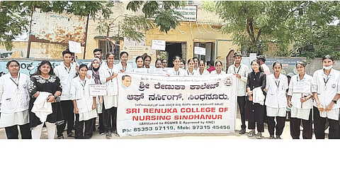 ಜವಳಗೇರಾದಲ್ಲಿ ಸೊಳ್ಳೆಗಳಿಂದ ಹರಡುವ ಕಾಯಿಲೆಗಳ ಕುರಿತು ಜನ ಜಾಗೃತಿ ಜಾಥಾ ನಡೆಸಲಾಯಿತು. ಕ್ಷೇತ್ರ ಆರೋಗ್ಯ ಶಿಕ್ಷಣಾಧಿಕಾರಿ ಬಾಲಪ್ಪ ನಾಯಕ, ಆರೋಗ್ಯ ನಿರೀಕ್ಷಣಾ ಅಧಿಕಾರಿ ಮಹೇಶ, ಪ್ರಮುಖರಾದ ಉದಯಕುಮಾರ, ರಾಧಾ ಇತರರಿದ್ದರು.