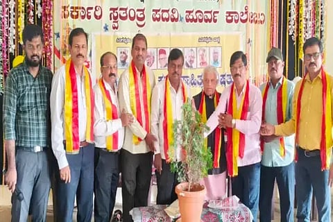 ಶಿಕಾರಿಪುರದಲ್ಲಿ ಕಸಾಪ ದತ್ತಿ ಉಪನ್ಯಾಸವನ್ನು ಸರ್ಕಾರಿ ಸ್ವತಂತ್ರ ಪದವಿಪೂರ್ವ ಕಾಲೇಜಿನ ಪ್ರಾಚಾರ್ಯ ರಮೇಶ್ ಉದ್ಘಾಟಿಸಿದರು. ಎಚ್.ಎಸ್.ರಘ ು, ಎ.ಬಿ.ಸುಧೀರ್ ಸುದರ್ಶನ್, ಸುಭಾಷ್‌ಚಂದ್ರ ಸ್ಥಾನಿಕ್, ಬಂಗಾರಪ್ಪ ಇತರರಿದ್ದರು.