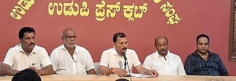 ಜೀರ್ಣೋದ್ಧಾರ ಸಮಿತಿ ಮಾಜಿ ಸದಸ್ಯರು ಸುದ್ದಿಗೋಷ್ಠಿಯಲ್ಲಿ ಮಾತನಾಡಿದರು 