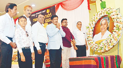 ನಗರದ ನಂದಿ ಕನ್ವೆನ್ಷನ್ ಹಾಲ್‌ನಲ್ಲಿ ಹವ್ಯಾಸಿ ಕಲಾವಿದರ ಬಳದವತಿಯಿಂದ ಗಾಯಕಿ ದಿ.ಎಸ್.ಜಾನಕಿ ಅವರ ನೆನಪಿನಾರ್ಥ ಗಾನ ಕೋಗಿಲೆಗೆ ಭಾವ ನಮನ ರಸಮಂಜರಿ ಕಾರ್ಯಕ್ರಮ ಆಯೋಜಿಸಲಾಗಿತ್ತು. ತಗಡೂರು ಗೋಪಿನಾಥ್, ಇಂದಿರೇಶ್, ಸೌಮ್ಯಶ್ರೀ, ಭಕ್ತ ವತ್ಸಲಾ, ರಾಮಪ್ರಸಾದ್, ಸಾತ್ವಿಕ್, ಜಯ ಹಾಗೂ ನಾಗಲಕ್ಷ್ಮೀ ಇತರರು ಪಾಲ್ಗೊಂಡಿದ್ದರು.