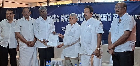 ಹೋಟೆಲ್ ಮಾಲೀಕರ ಸಂಘದ ವತಿಯಿಂದ ಸಂಸದ ಕೋಟ ಶ್ರೀನಿವಾಸ ಪೂಜಾರಿ ಅವರಿಗೆ ಮನವಿ ಸಲ್ಲಿಸಲಾಯಿತು 