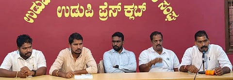 ಹಿಂದೂ ಸಂಘಟನೆಗಳ ಮುಖಂಡರು ಸುದ್ದಿಗೋಷ್ಠಿಯಲ್ಲಿ ಮಾತನಾಡಿದರು.