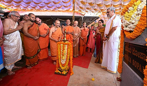 ನೂತನ ಸ್ನಾನಘಟ್ಟವನ್ನು ಪಲಿಮಾರು ಸ್ವಾಮೀಜಿ ಉದ್ಘಾಟಿಸಿದರು 