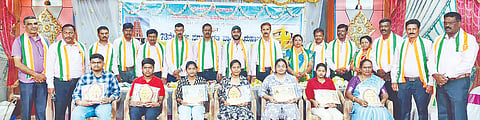ಎಸ್‌ಎಸ್‌ಎಲ್‌ಸಿ ಹಾಗೂ ಪಿಯು ಪರೀಕ್ಷೆಯಲ್ಲಿ ಅಧಿಕ ಅಂಕ ಗಳಿಸಿದ ನಂಜನಗೂಡು ಉಪಾಧ್ಯಾಯರ ಸಹಕಾರ ಸಂಘದ ಸದಸ್ಯರ ಮಕ್ಕಳನ್ನು ಅಭಿನಂದಿಸಲಾಯಿತು. ಶಿವಕುಮಾರ್, ಸವರಿಯಪ್ಪ, ಸುರೇಂದ್ರಕುಮಾರ್, ಇಂದ್ರೇಶ್, ದಯಾನಂದ, ಸಿದ್ದೇಶ್, ಲೀಲಾ ಕೆ.ಸುಬ್ಬೆಗೌಡ ಇತರರು ಇದ್ದರು.