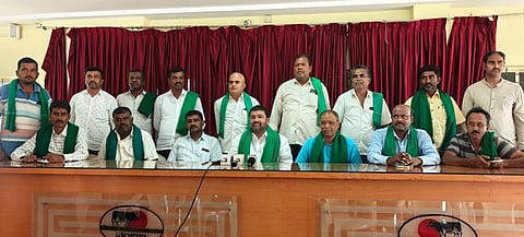 ದೊಡ್ಡಬಳ್ಳಾಪುರದ ಬಮುಲ್​ ಶಿಬಿರ ಕಚೇರಿಯಲ್ಲಿ ಹಮ್ಮಿಕೊಂಡಿದ್ದ ಸುದ್ದಿಗೋಷ್ಠಿಯಲ್ಲಿ ಬಮುಲ್​ ನಿರ್ದೇಶಕ ಬಿ.ಸಿ.ಆನಂದ್​ ಕುಮಾರ್​, ರೈತ ಸಂಘದ ಜಿಲ್ಲಾಧ್ಯಕ್ಷ ಪ್ರಸನ್ನ, ಪ್ರಧಾನ ಕಾರ್ಯದರ್ಶಿ ಮುತ್ತೇಗೌಡ, ತಾಲೂಕು ಅಧ್ಯಕ್ಷ ಹನುಮೇಗೌಡ, ಪ್ರಧಾನ ಕಾರ್ಯದರ್ಶಿ ಸತೀಶ್​, ಎಂಪಿಸಿಎಸ್​ಗಳ ನೌಕರರ ಸಂಘದ ಅಧ್ಯಕ್ಷ ರವೀಂದ್ರ ಮತ್ತಿತರರು ಇದ್ದರು. 