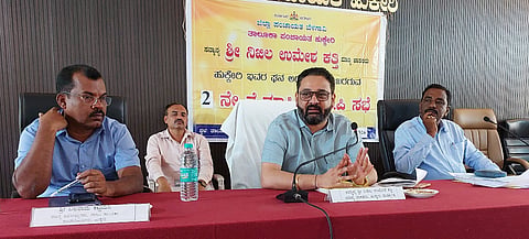 ಹುಕ್ಕೇರಿ ತಾಪಂ ಸಭಾಭವನದಲ್ಲಿ ಹಮ್ಮಿಕೊಂಡಿದ್ದ ಪ್ರಗತಿ ಪರಿಶೀಲನಾ ಸಭೆಯಲ್ಲಿ ಶಾಸಕ ನಿಖಿಲ ಕತ್ತಿ ಮಾತನಾಡಿದರು. ಬಲರಾಮ ಕಟ್ಟಿಮನಿ, ಟಿ.ಆರ್.ಮಲ್ಲಾಡದ ಇತರರಿದ್ದರು.