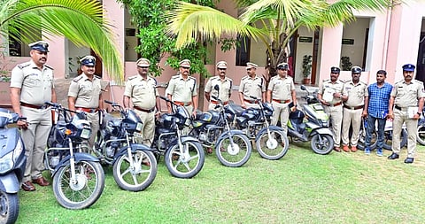  ಮೈಸೂರಿನಲ್ಲಿ ಕಳುವಾಗಿದ್ದ 16 ಬೈಕ್ ಗಳನ್ನು ಪೊಲೀಸರು ವಶಕ್ಕೆ ಪಡೆದಿದ್ದಾರೆ