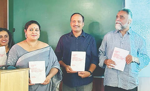 ನಗರದ ಒಡೆಯರ್ ಸೆಂಟರ್ ಫಾರ್ ಆರ್ಕಿಟೆಕ್ಚರ್ ಸಭಾಂಗಣದಲ್ಲಿ ಶನಿವಾರ ಕಬ್ಬನ್ ಪಾರ್ಕ್ ಕುರಿತು ಕೃತಿಯ ಉಪನ್ಯಾಸ, ಪುಸಕ್ತ ಪ್ರದರ್ಶನ ಆಯೋಜಿಸಲಾಗಿತ್ತು. ಸುರೇಶ್ ಜಯರಾಮ್, ಆನಂದ್‌ಕೃಷ್ಣಮೂರ್ತಿ, ಶ್ರೀನಾಥ್ ಭದ್ರಮ್, ಪಲ್ಲವಿ ತರಂಗ್ ಪವಾರ್,  ಮದ್ವೇಶ್ ಎನ್.ಪಾಂಡುರಂಗಿ ಇದ್ದರು.