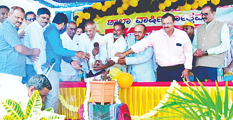 ಹೊಳೆನರಸೀಪುರ ತಾಲೂಕಿನ ಹಳ್ಳಿ ಮೈಸೂರು ಹೋಬಳಿ ಜೋಡಿ ಗುಬ್ಬಿ ಗ್ರಾಮದ ಸರ್ಕಾರಿ ಹಿರಿಯ ಪ್ರಾಥಮಿಕ ಶಾಲಾ ವಾರ್ಷಿಕೋತ್ಸವ ಹಾಗೂ ನಿವೃತ್ತ ಶಿಕ್ಷಕರ ಬೀಳ್ಕೊಡುಗೆ ಸಮಾರಂಭ ನಡೆಯಿತು.