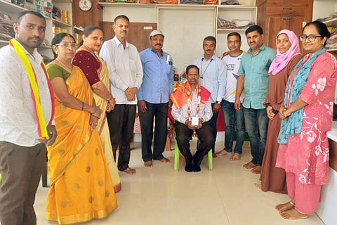 ಮೂಡಿಗೆರೆಯಲ್ಲಿ  ಕಸಾಪ ಸಂಸ್ಥಾಪನಾ ದಿನಾಚರಣೆ ಅಂಗವಾಗಿ ಎಸ್‌ಎಸ್‌ಎಲ್‌ಸಿ, ಪಿಯುಸಿಯಲ್ಲಿ ಹೆಚ್ಚು ಅಂಕ ಪಡೆದ ವಿದ್ಯಾರ್ಥಿಗಳನ್ನು ಗೌರವಿಸಲಾಯಿತು. 