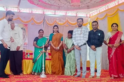 ಸಾಗರ ತಾಲೂಕಿನ ಮಾಲ್ವೆಯಲ್ಲಿ ಆಯೋಜಿಸಿದ್ದ ಮಹಿಳಾ ದಿನಾಚರಣೆ ಹಾಗೂ ಮಹಿಳಾ ಗ್ರಾಮಸಭೆಯಲ್ಲಿ ವೈದ್ಯೆ ಶಾಂತಲಾ, ಅಸ್ಪಾಕ್ ಅಹ್ಮದ್, ಅಶೋಕ್ ಬೇಳೂರು, ನಾಗರತ್ನ, ತ್ರಿವೇಣಿ, ವೆಂಕಟ ರಾವ್ ಇತರರಿದ್ದರು.