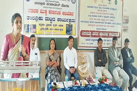 ಸೊರಬದಲ್ಲಿ ಏರ್ಪಡಿಸಿದ್ದ ಮಾದಕ ವಸ್ತು ಮುಕ್ತ ಕರ್ನಾಟಕ ಅಭಿಯಾನ ಕಾರ್ಯಕ್ರಮದಲ್ಲಿ ಜಿಲ್ಲಾ ಅಂಗವಿಕಲರ ಕಲ್ಯಾಣಧಿಕಾರಿ ಸುವರ್ಣಾ ವಿಠ್ಠಲ್ ನಾಯ್ಕ ಮಾತನಾಡಿದರು. ಆರ್.ಪ್ರದೀಪ್, ಕೆ.ಜಿ.ಶಶಿಧರ್, ಆರ್.ಪುಷ್ಪಾ ಇತರರಿದ್ದರು.