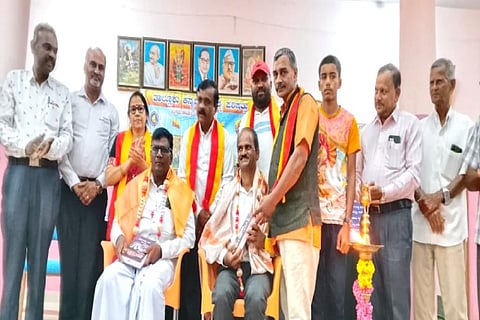 ಶೃಂಗೇರಿಯಲ್ಲಿ  ಆಯೋಜಿಸಿದ್ದ ರಾಜರ್ಷಿ ನಾಲ್ವಡಿ ಕಷ್ಣರಾಜ ಒಡೆಯರ್ ಜನ್ಮದಿನಾಚರಣೆ ಮತ್ತು  ದತ್ತಿ ಉಪನ್ಯಾಸ ಕಾರ್ಯಕ್ರಮದಲ್ಲಿ ಕಸಾಪ ಅಜೀವ ಸದಸ್ಯ ಕಾಳಯ್ಯ ಮತ್ತು ನಿವೃತ್ತ ಕನ್ನಡ ಶಿಕ್ಷಕ ಮಂಜುನಾಥ್ ಅವರನ್ನು ಗೌರವಿಸಲಾಯಿತು.  